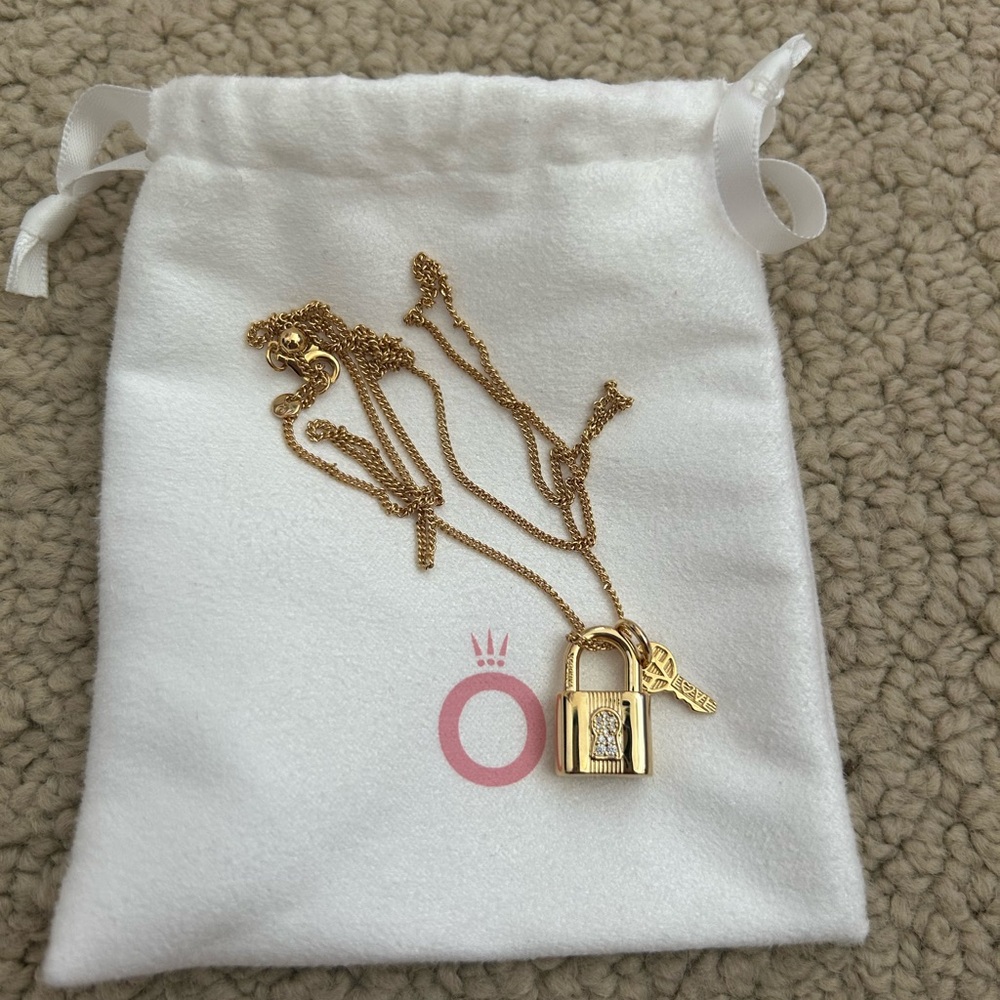 pandora gold lock and key charm necklace